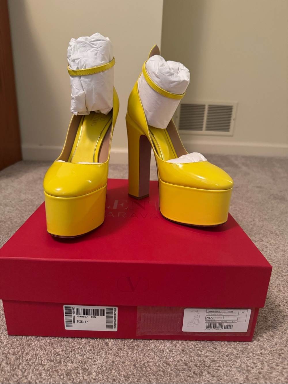 Valentino Garavani Tan-Go 155 Patent Leather Platform Pumps in Yellow